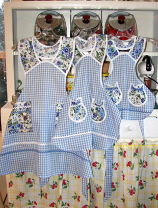 1940 pansy blue gingham mother daughter aprons